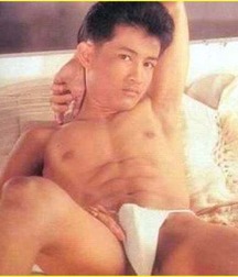 I'm sure he's hiding something 56b386b3e2fde.jpg