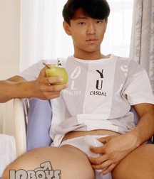 I'm sure he's hiding something 56b386c302a8f.jpg