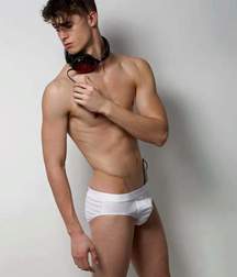 Get 'em off! 580cd53d85651.jpg