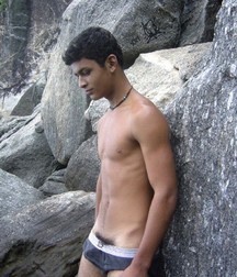 Boy bumps 58b99aaa031df.jpg