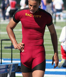 A b it of a bulge 58fcbf4a2f12a.jpg