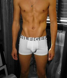 He's hiding something 59b7f9de449af.jpg