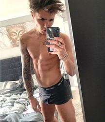 Get 'Em Off! 5c6acfbdbd208.jpg