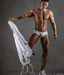A Bit of a Bulge 5dde9e259348c.jpg