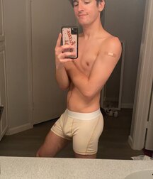 Get 'em off for the boys. Now!  619123bc72eae.jpg