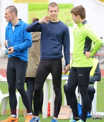 Get 'em off for the boys. Now!  619123bd9d8d4.jpg