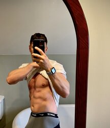 Get 'em off for the boys. Now!  619123da13323.jpg
