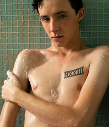 Davey Takes A Shower 5831dfb0a24b1.jpg