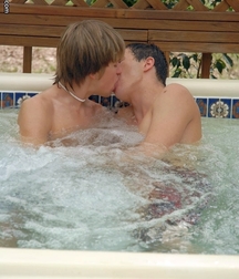2 Horny Boys In A Hot Tub 5844c24ccc693.jpg