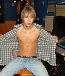 Hot Kyle 5844c841c5f19.jpg
