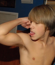 Hot Kyle 5844c8800f3e4.jpg
