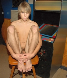 Hot Kyle 5844c89444d5b.jpg
