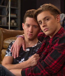 Tyler & Wes  58b397f4eed7e.jpg