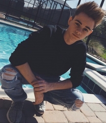 Some Hot Boys 58d58d25353af.jpg