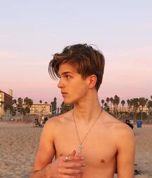 Alex Lange 5c0deadf25f24.jpg