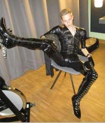 fetish boys 1 5dc6920e3cccd.jpg