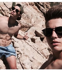 pretty boys 57a5f856a6705.jpg