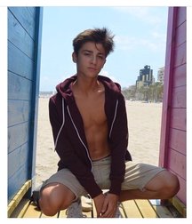 pretty boys 57fa646b4e8f8.jpg