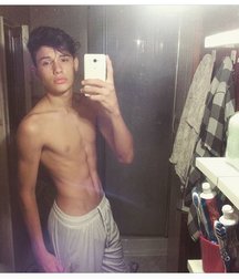 pretty boys 57fa6481d19c0.jpg