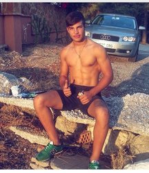 pretty boys 5803971636b6f.jpg