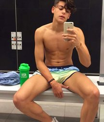 pretty boys 580397274d1aa.jpg