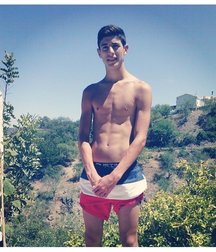 pretty boys 586a8207d2f6f.jpg