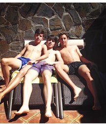 pretty boys 58920db1b6777.jpg