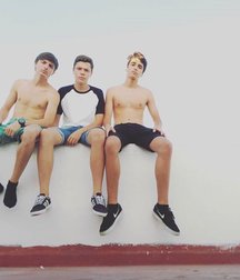 pretty boys 58920db63d38d.jpg