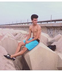 pretty boys 58920dd6bf4b4.jpg