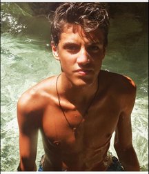pretty boys 58bc39a9a47d0.jpg
