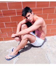 pretty boys 58bc39bbbb6d5.jpg