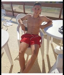 pretty boys 58d7d8ea178d3.jpg