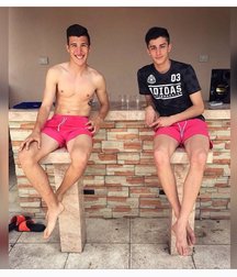 pretty boys 58d7d8f600776.jpg