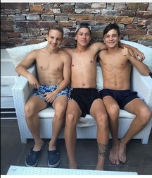 pretty boys 58d7d8fc21b0d.jpg