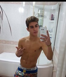 pretty boys 58d7d8fe2921f.jpg