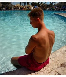 pretty boys 58d7d91a6bd5b.jpg