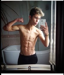 pretty boys 58d7d91fed8ee.jpg