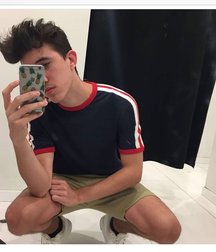 pretty boys 58f79b2e96233.jpg