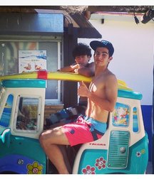 pretty boys 58f79b36eb31a.jpg