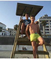 pretty boys 58f79b3ebd4f7.jpg