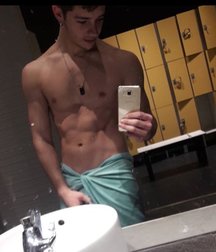 pretty boys 58f79b421e000.jpg