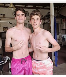 pretty boys 58f79b4f14c12.jpg