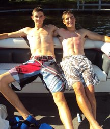 pretty boys 58f79b54c742c.jpg