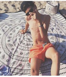 pretty boys 58f79b64a10f5.jpg