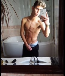pretty boys 58f79b665adda.jpg