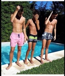 pretty boys 58f79b67508da.jpg