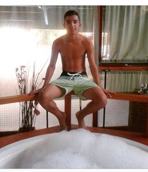 pretty boys 58f79b6ab4761.jpg