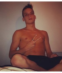 pretty boys 58f79b6ca9762.jpg