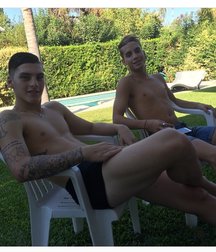 pretty boys 58f79b78a6f67.jpg