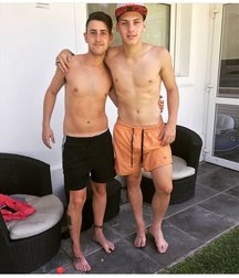 pretty boys 58f79b7a3b6c6.jpg